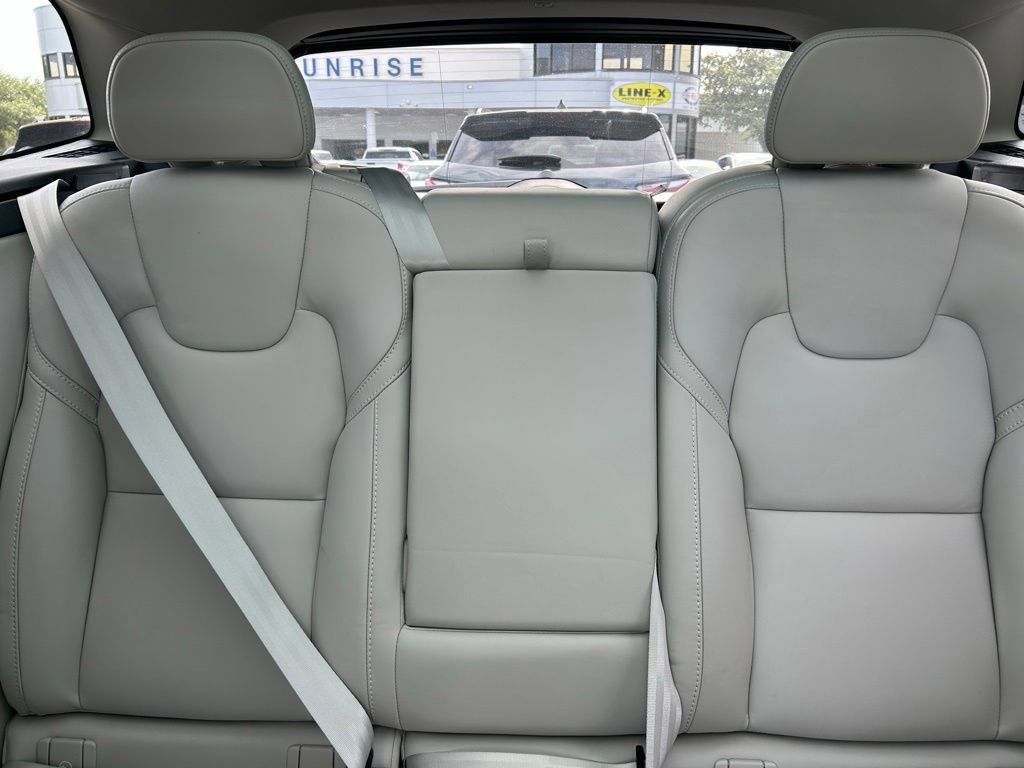Used 2023 Volvo XC60 B5 Ultimate w/ Climate Package AWD/4WD image 13