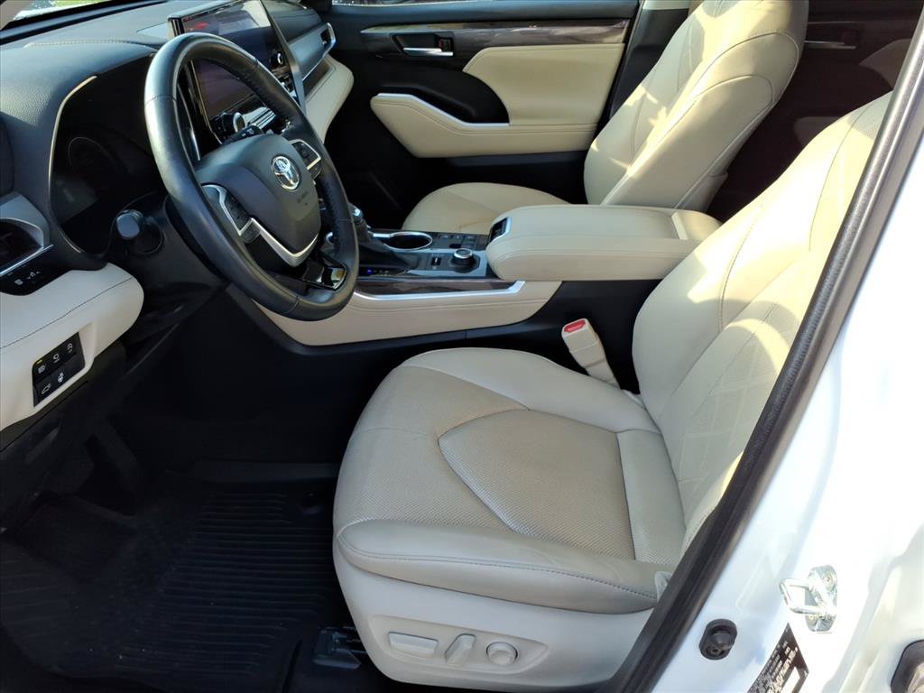 Used 2023 Toyota Highlander Platinum AWD/4WD image 5