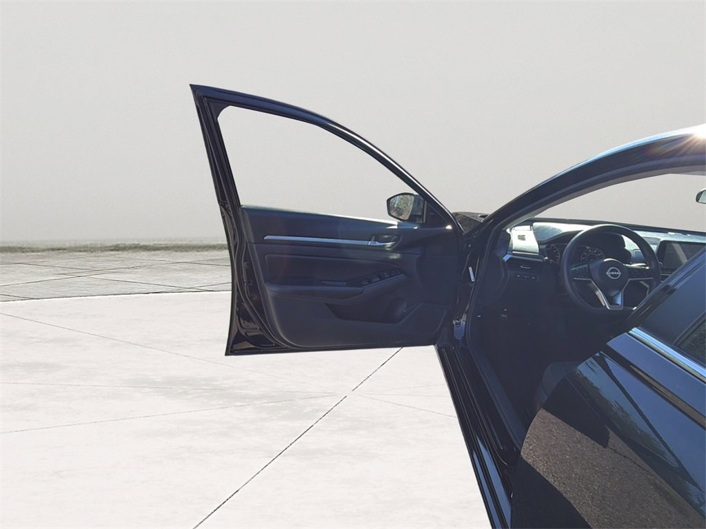 Used 2023 Nissan Altima 2.5 SV image 13