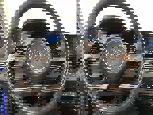 Used 2023 Hyundai Elantra SEL w/ Convenience Package image 16