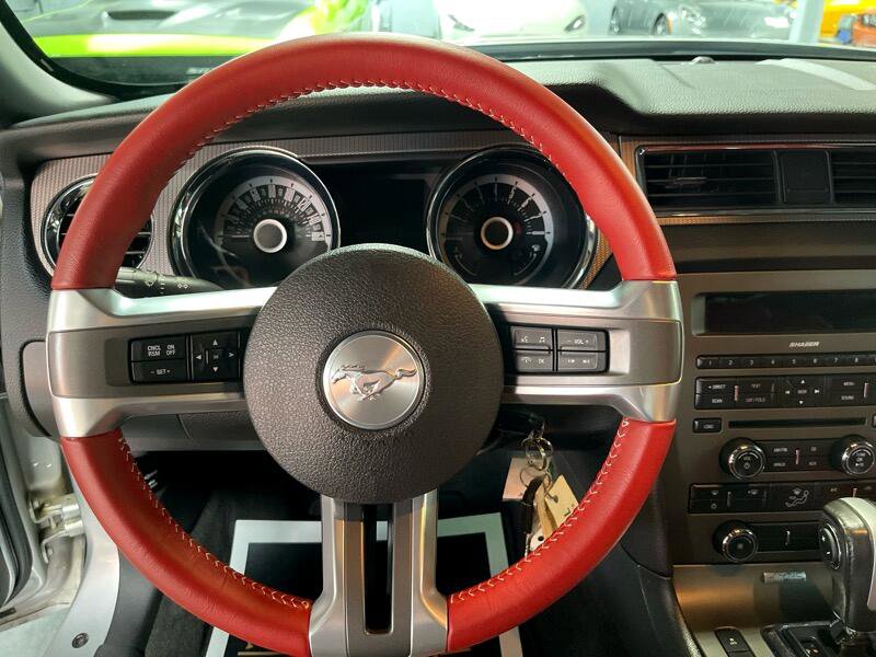 Used 2013 Ford Mustang GT Premium image 28