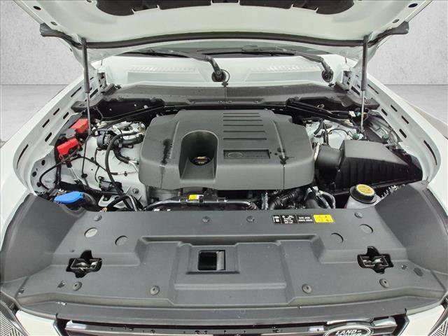 New 2026 Land Rover Defender 110 X-Dynamic SE AWD/4WD image 17