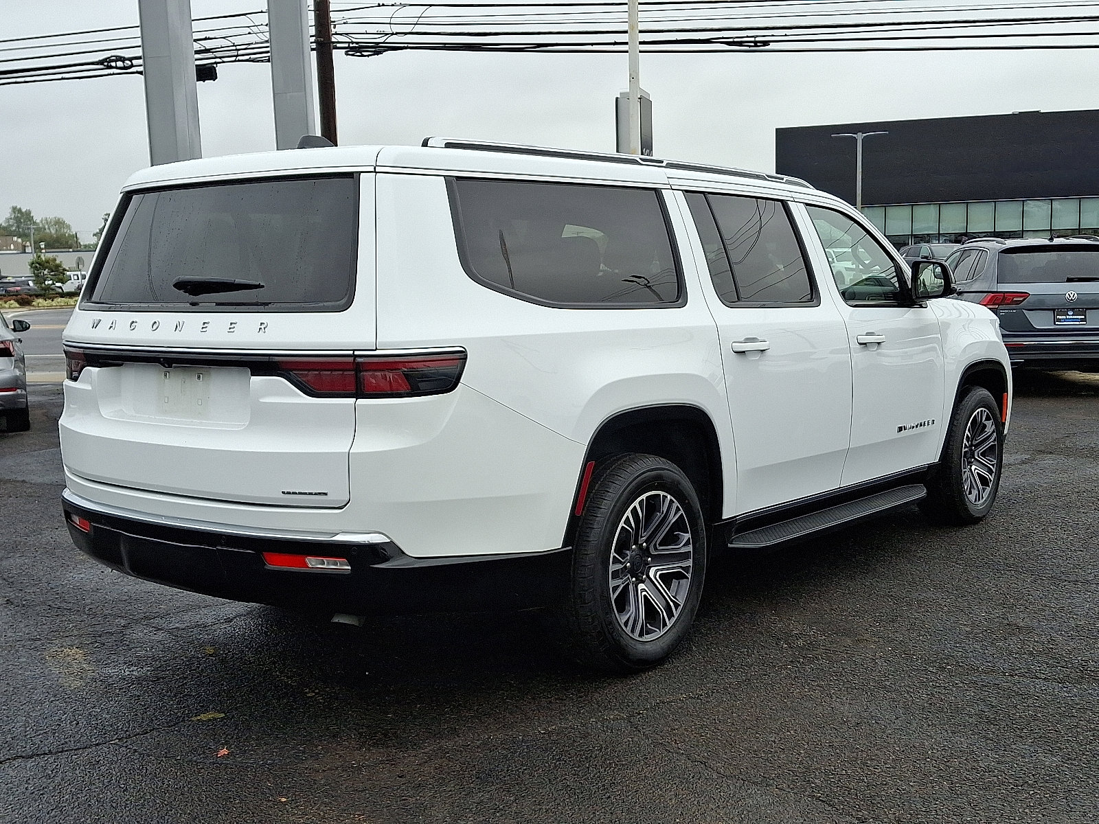 Used 2024 Jeep Wagoneer L Series II w/ Flexible Seating Group image 7