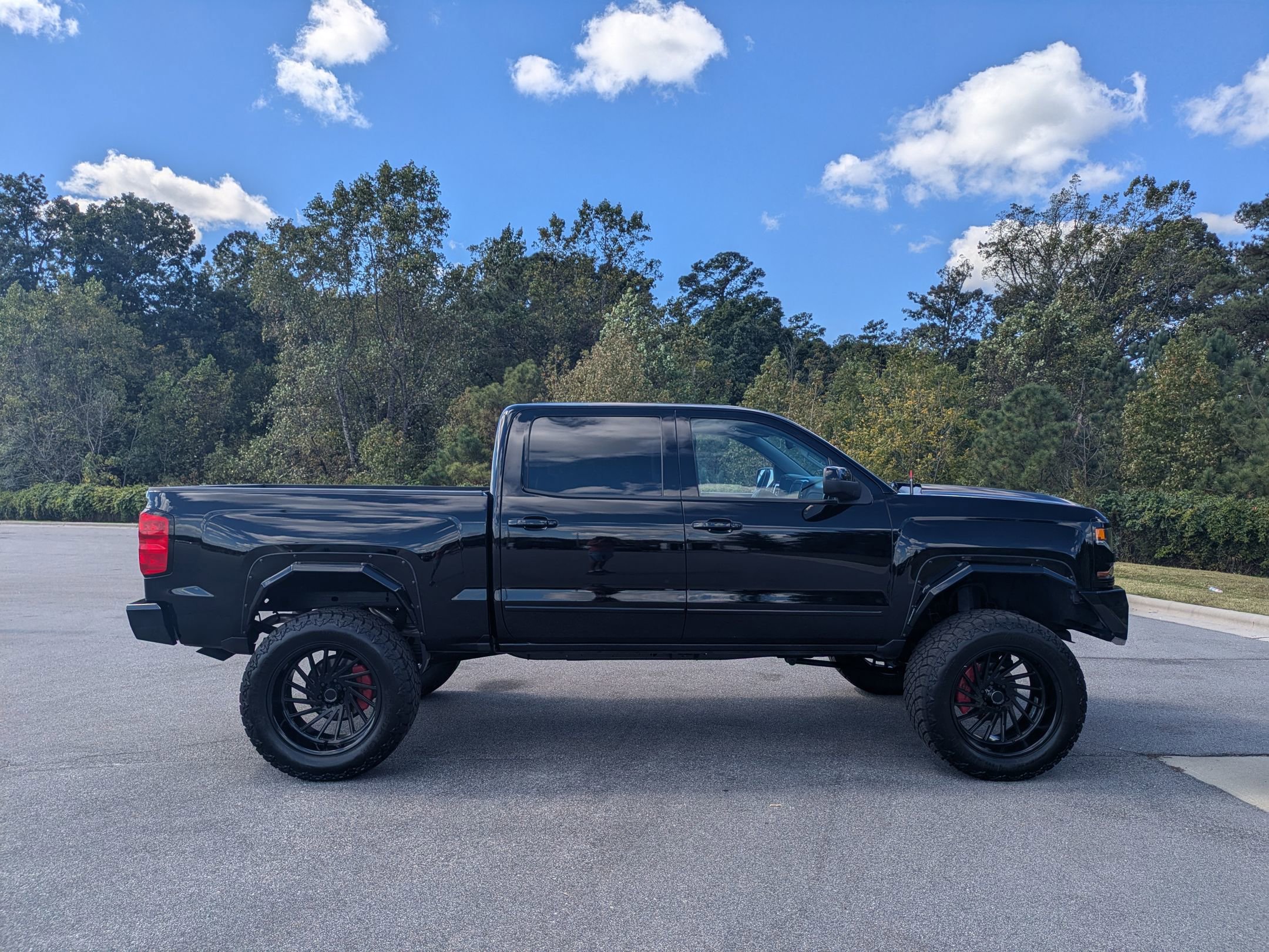 Used 2018 Chevrolet Silverado 1500 LT w/ All Star Edition image 4