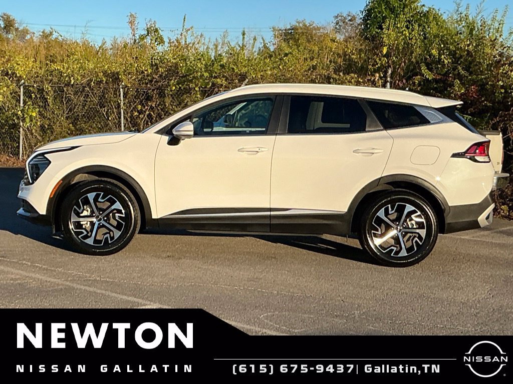 Used 2025 Kia Sportage EX AWD/4WD image 3
