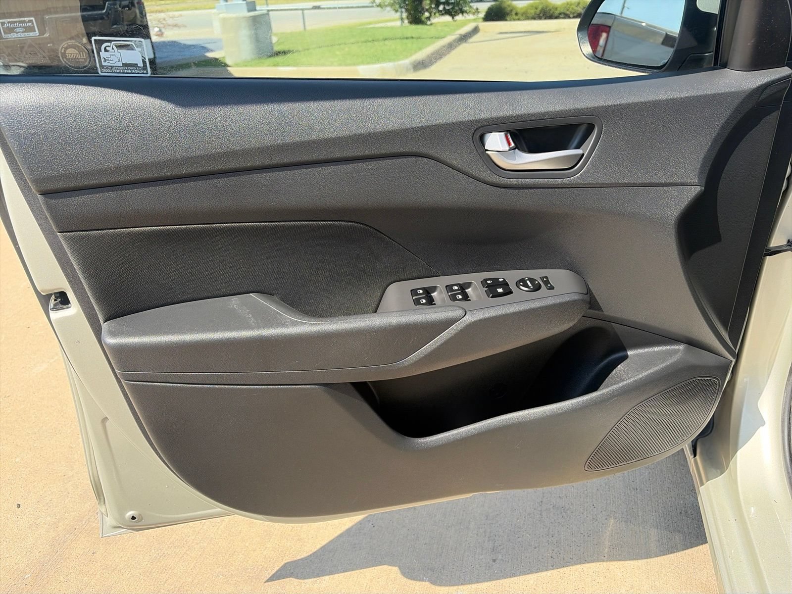Used 2018 Hyundai Accent SE FWD image 12