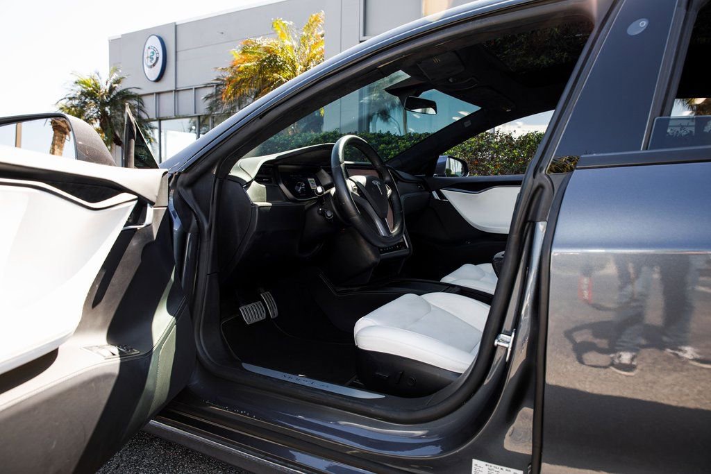 Used 2020 Tesla Model S Performance image 27