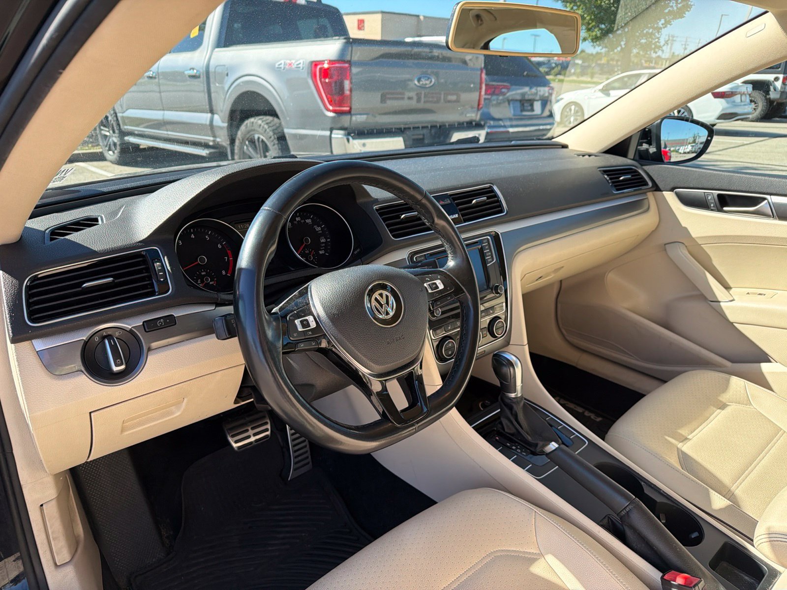 Used 2018 Volkswagen Passat 2.0T R-Line FWD image 17