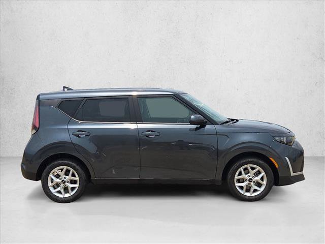Used 2025 Kia Soul LX w/ LX Technology Package FWD image 4
