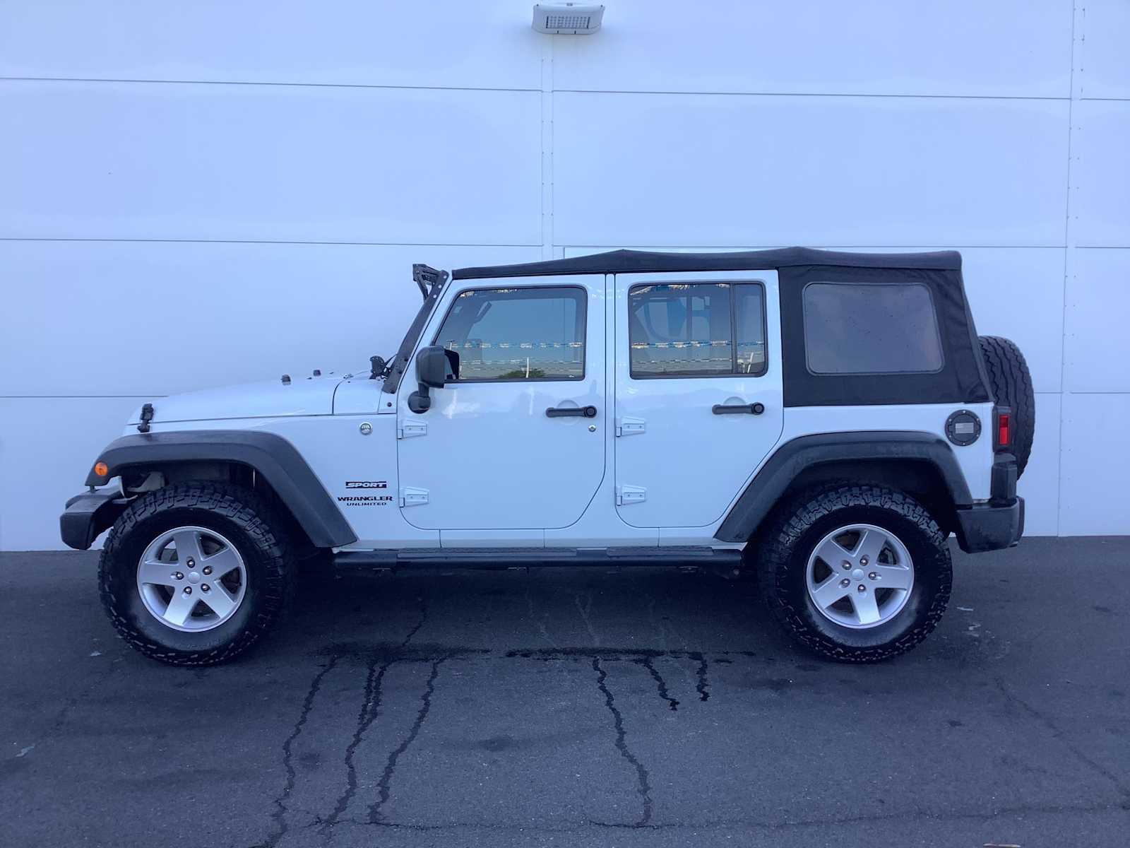 Used 2015 Jeep Wrangler Unlimited Sport w/ Connectivity Group AWD/4WD image 2