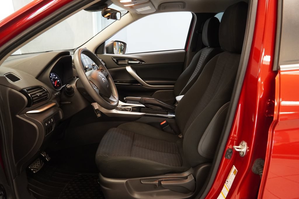 Used 2022 Mitsubishi Eclipse Cross LE AWD/4WD image 5