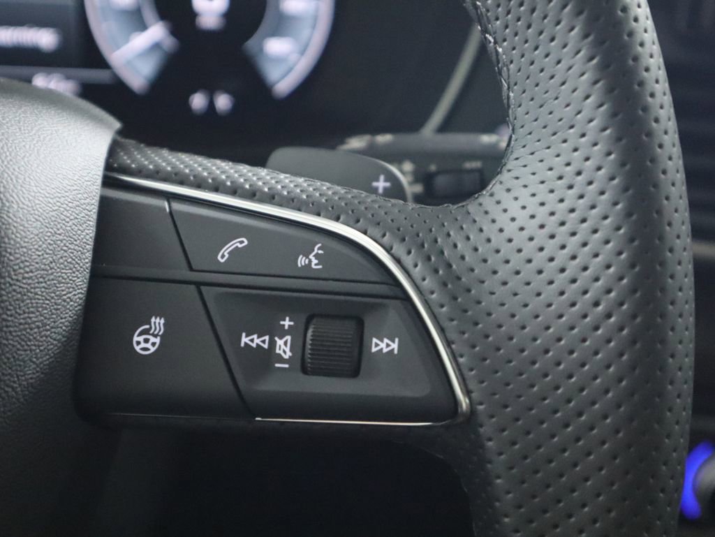 Used 2025 Audi Q5 e Premium Plus w/ Premium Plus Package image 13
