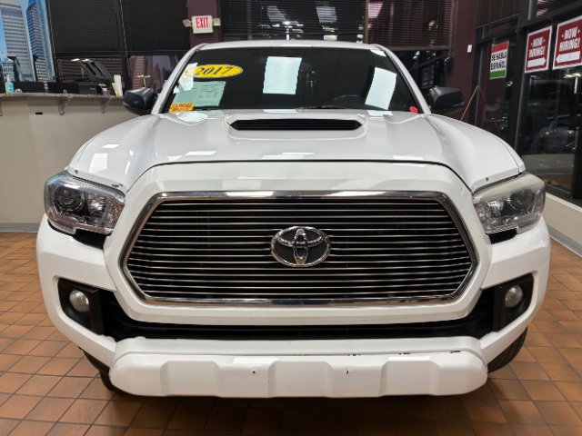 Used 2017 Toyota Tacoma TRD Sport w/ Tow Package image 2