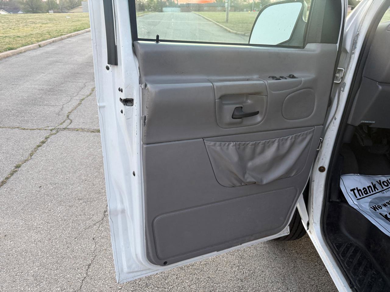 Used 2001 Ford E-350 and Econoline 350 Club Wagon image 16