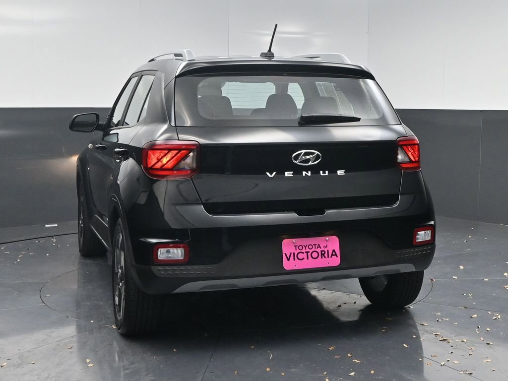 Used 2025 Hyundai Venue SEL image 18