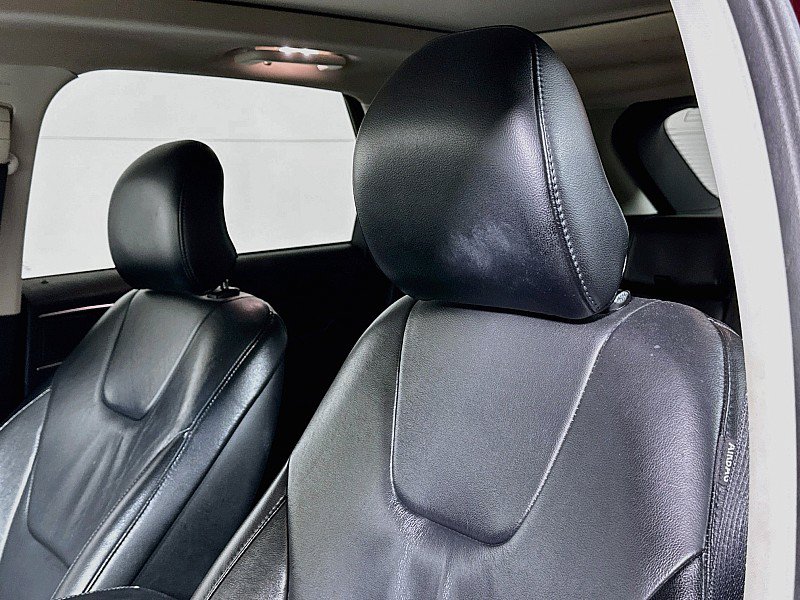 Used 2019 Ford Edge Titanium w/ Cold Weather Package AWD/4WD image 21