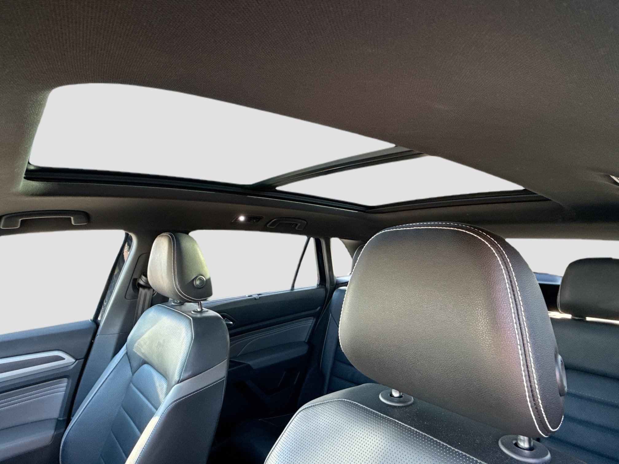 Used 2023 Volkswagen Atlas Cross Sport SEL Premium R-Line image 27