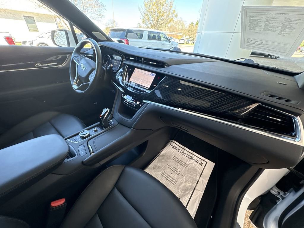 Certified 2025 Cadillac XT6 Premium Luxury AWD/4WD image 30