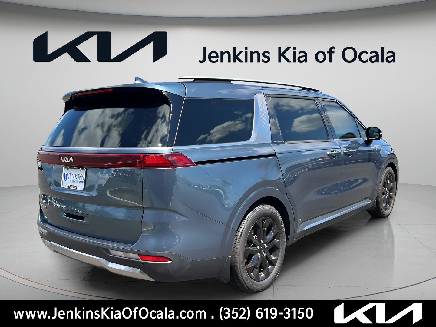 Used 2023 Kia Carnival SX Prestige FWD image 3