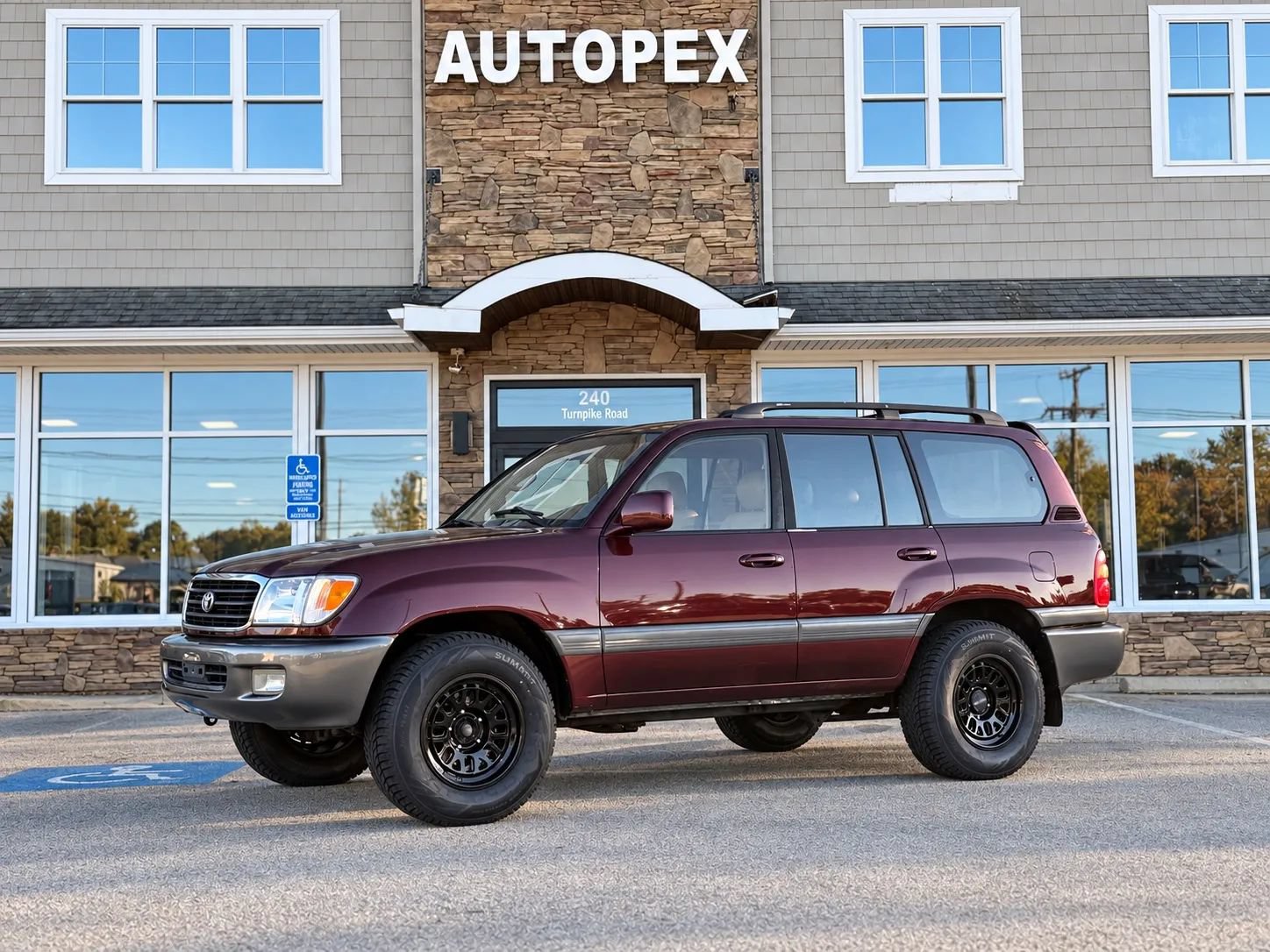 Used 2000 Toyota Land Cruiser w/ Convenience Pkg AWD/4WD image 2