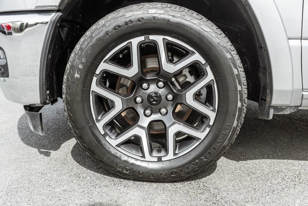 Used 2025 RAM 1500 Laramie AWD/4WD image 32