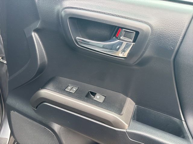 Used 2021 Toyota Tacoma TRD Off-Road image 10