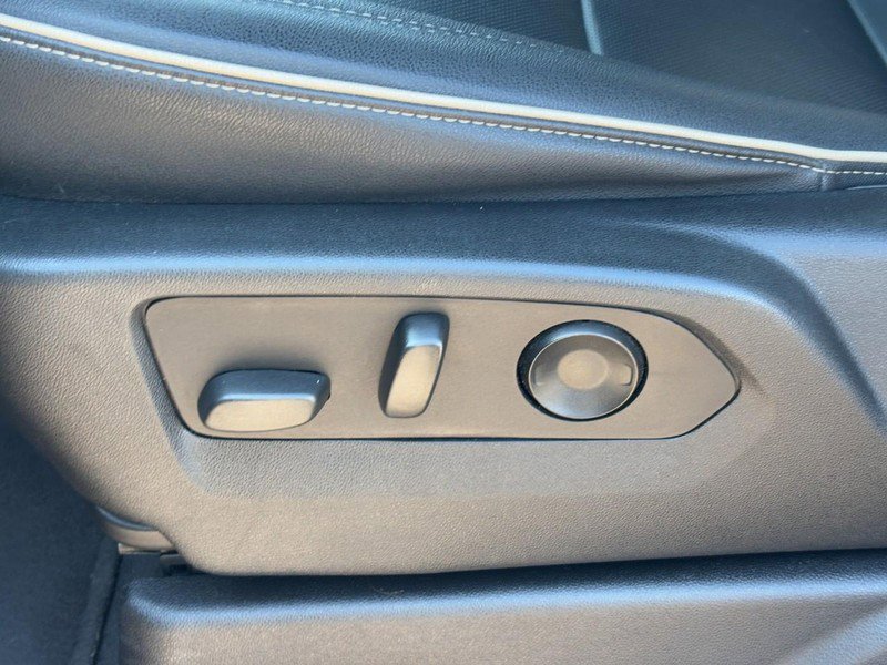 Used 2022 GMC Yukon XL SLT image 16