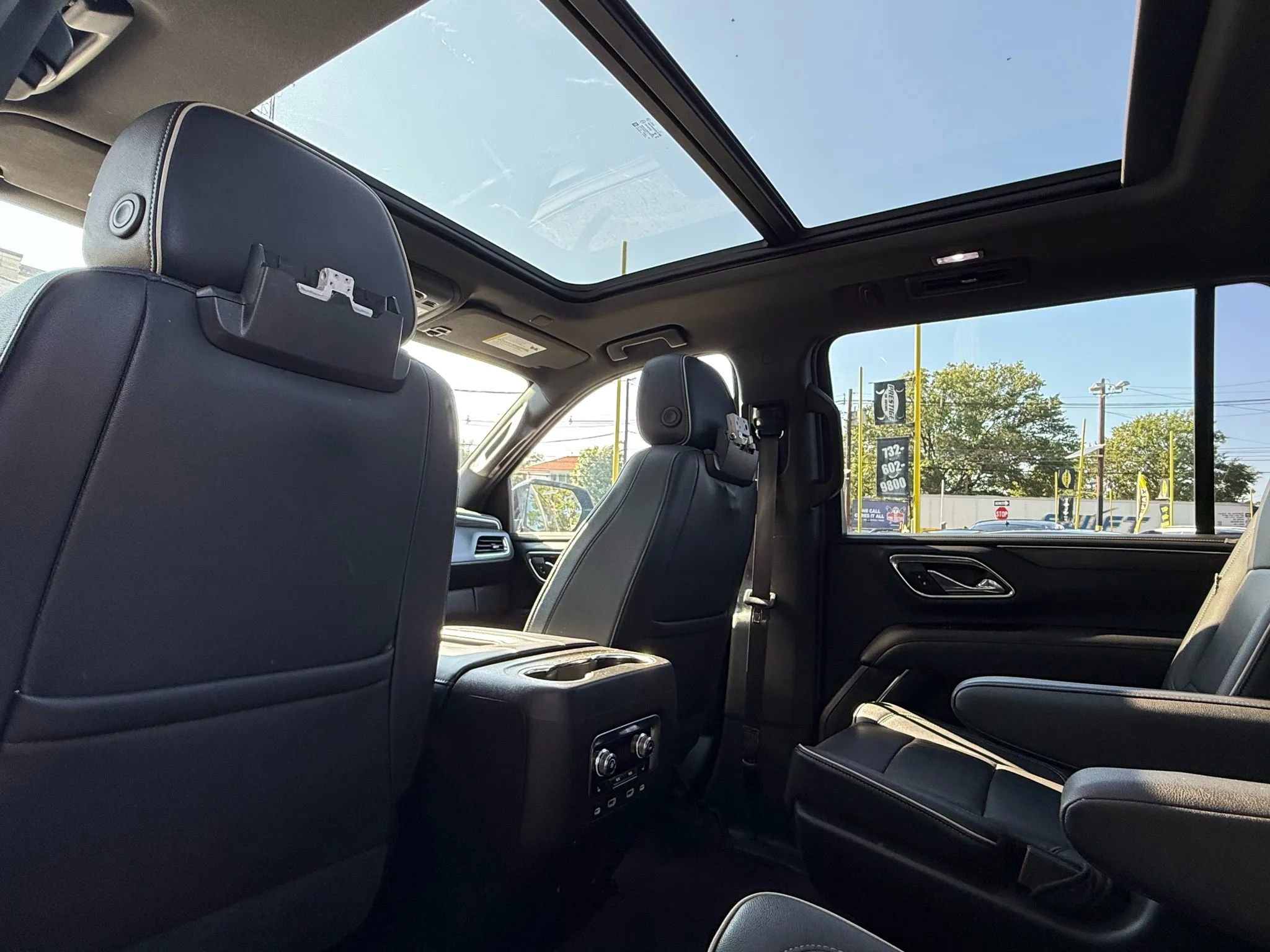 Used 2021 GMC Yukon XL SLT w/ SLT Premium Package image 27