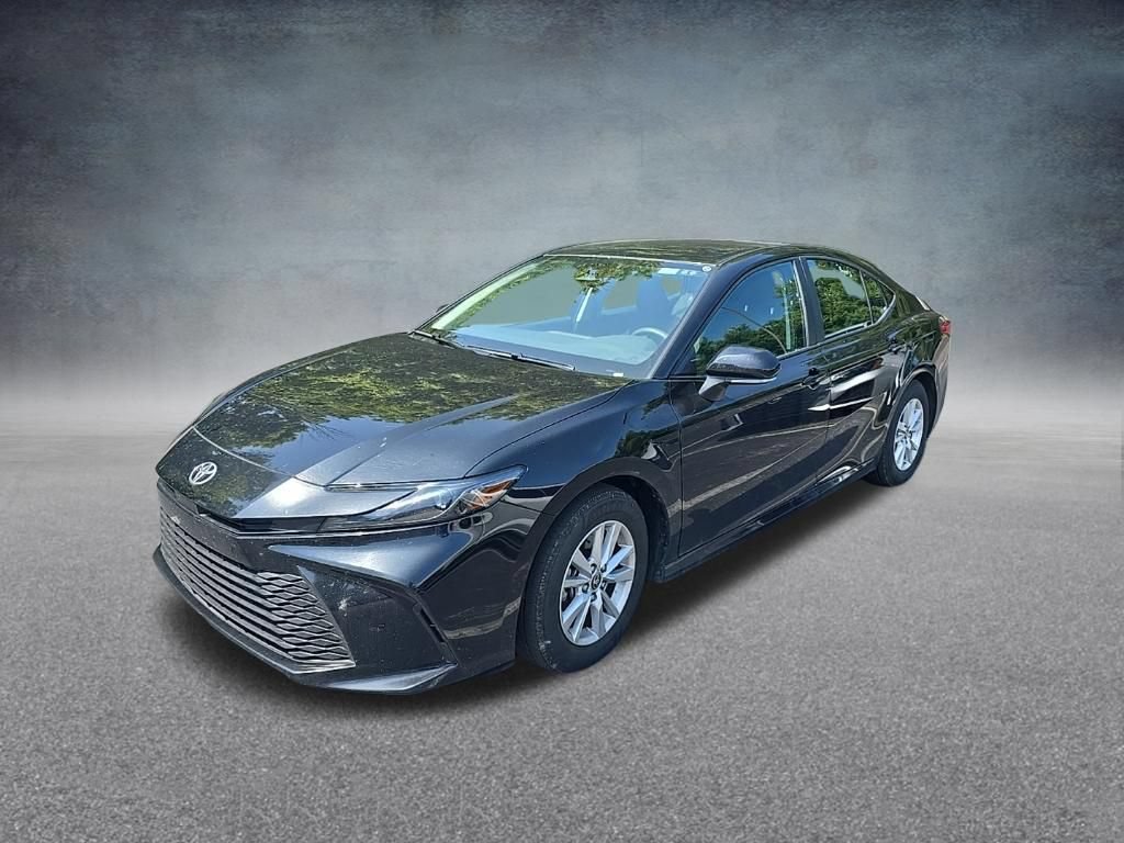 Used 2025 Toyota Camry LE FWD image 4