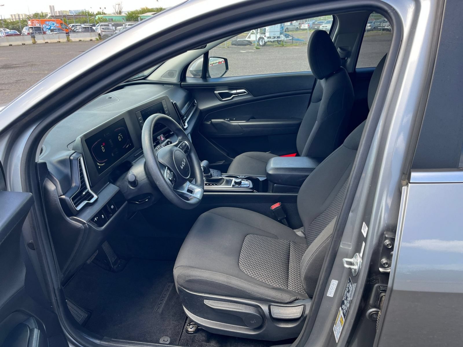 Used 2025 Kia Sportage LX FWD image 21