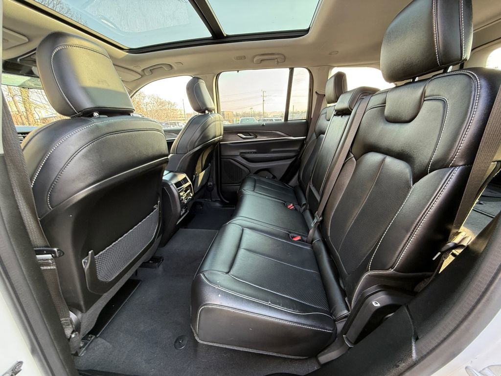 Used 2023 Jeep Grand Cherokee Limited w/ Luxury Tech Group II image 27