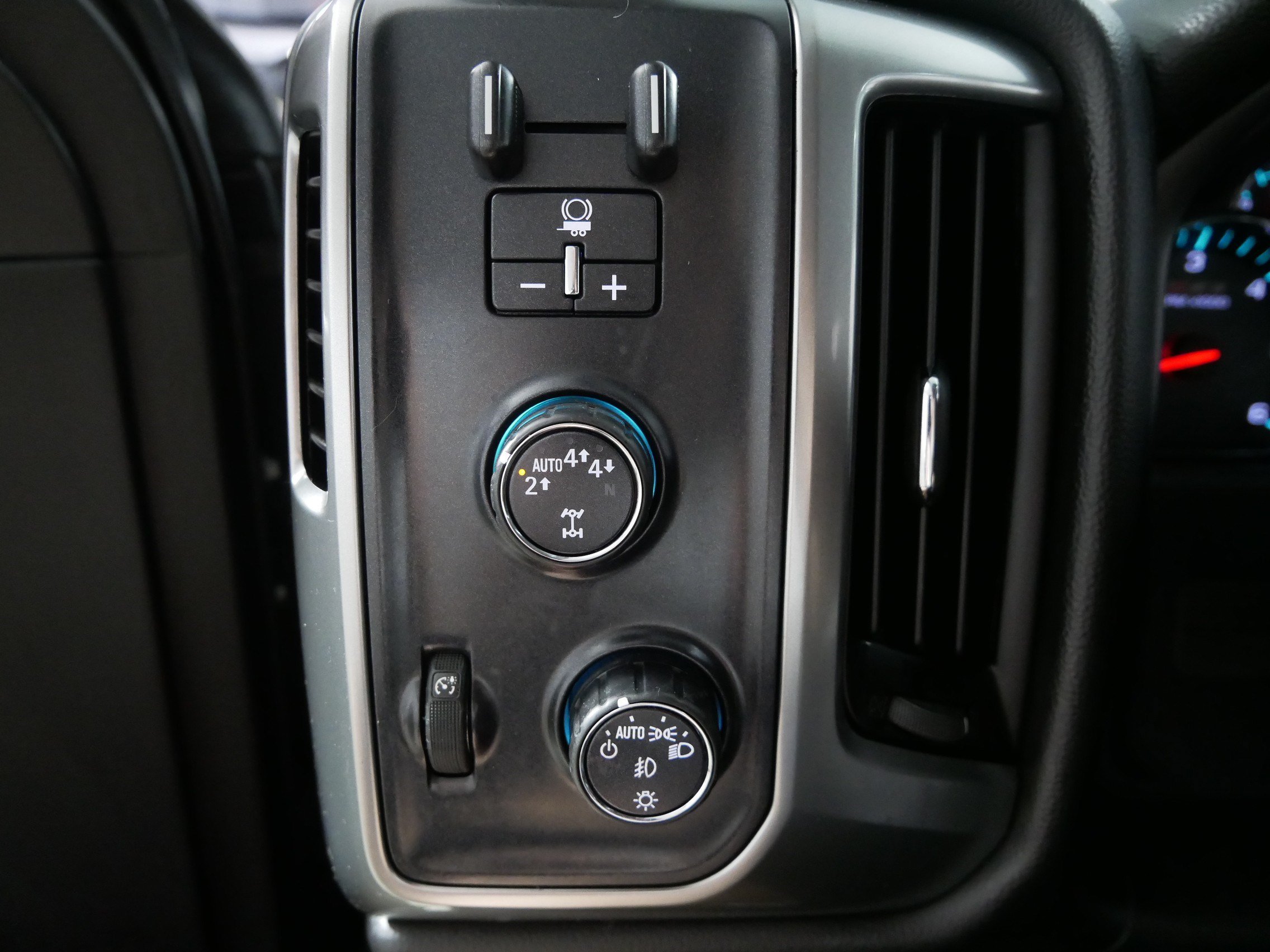 Used 2017 Chevrolet Silverado 1500 LT w/ All Star Edition AWD/4WD image 26
