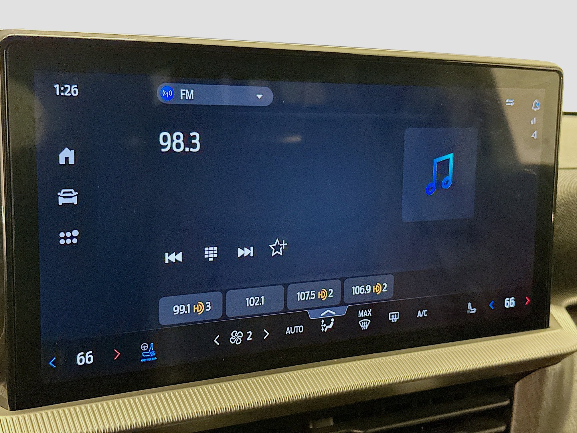 Used 2025 Ford Explorer Platinum w/ LUX Leather Package image 21