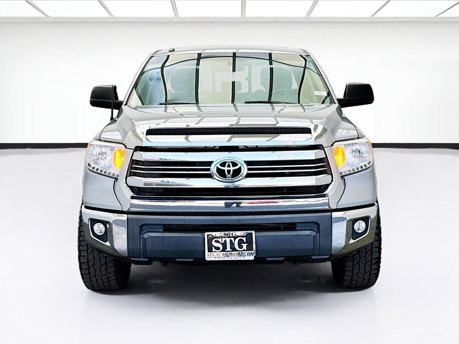 Used 2017 Toyota Tundra SR5 RWD image 2
