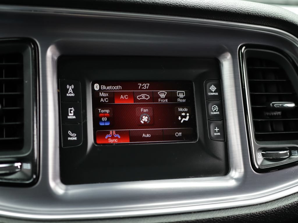 Used 2016 Dodge Challenger SXT RWD image 14