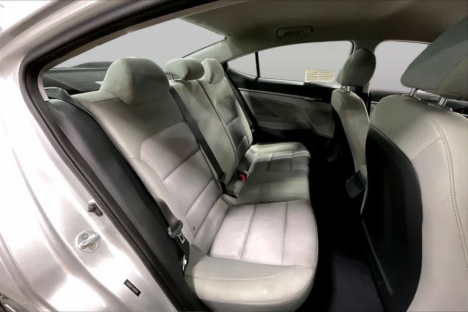 Used 2017 Hyundai Elantra SE FWD image 19