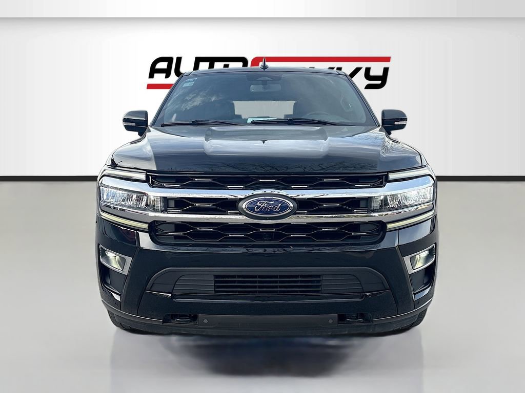 Used 2023 Ford Expedition Limited image 2