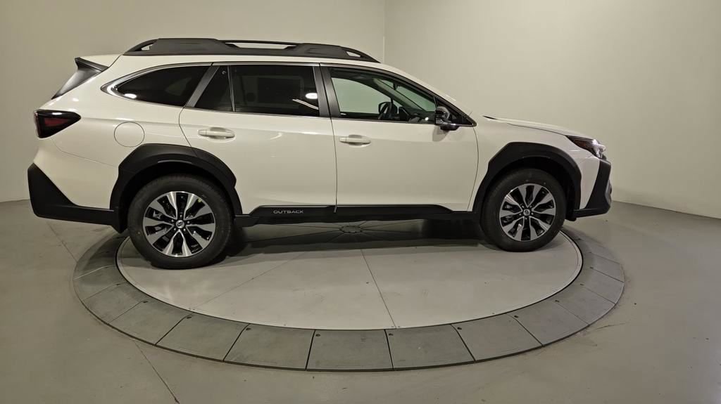Used 2025 Subaru Outback Limited image 8