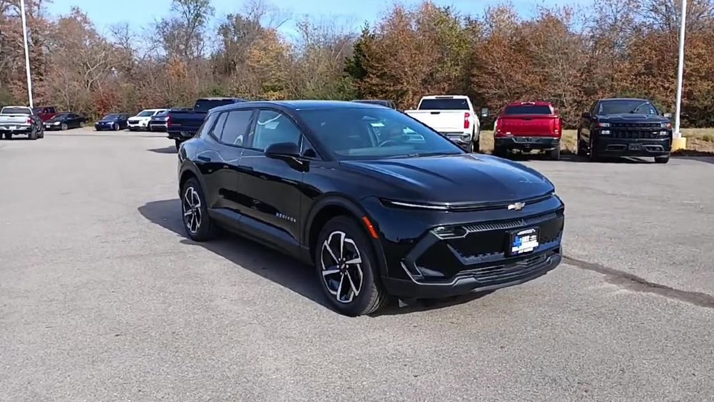 New 2026 Chevrolet Equinox EV LT w/ Comfort Package FWD image 2