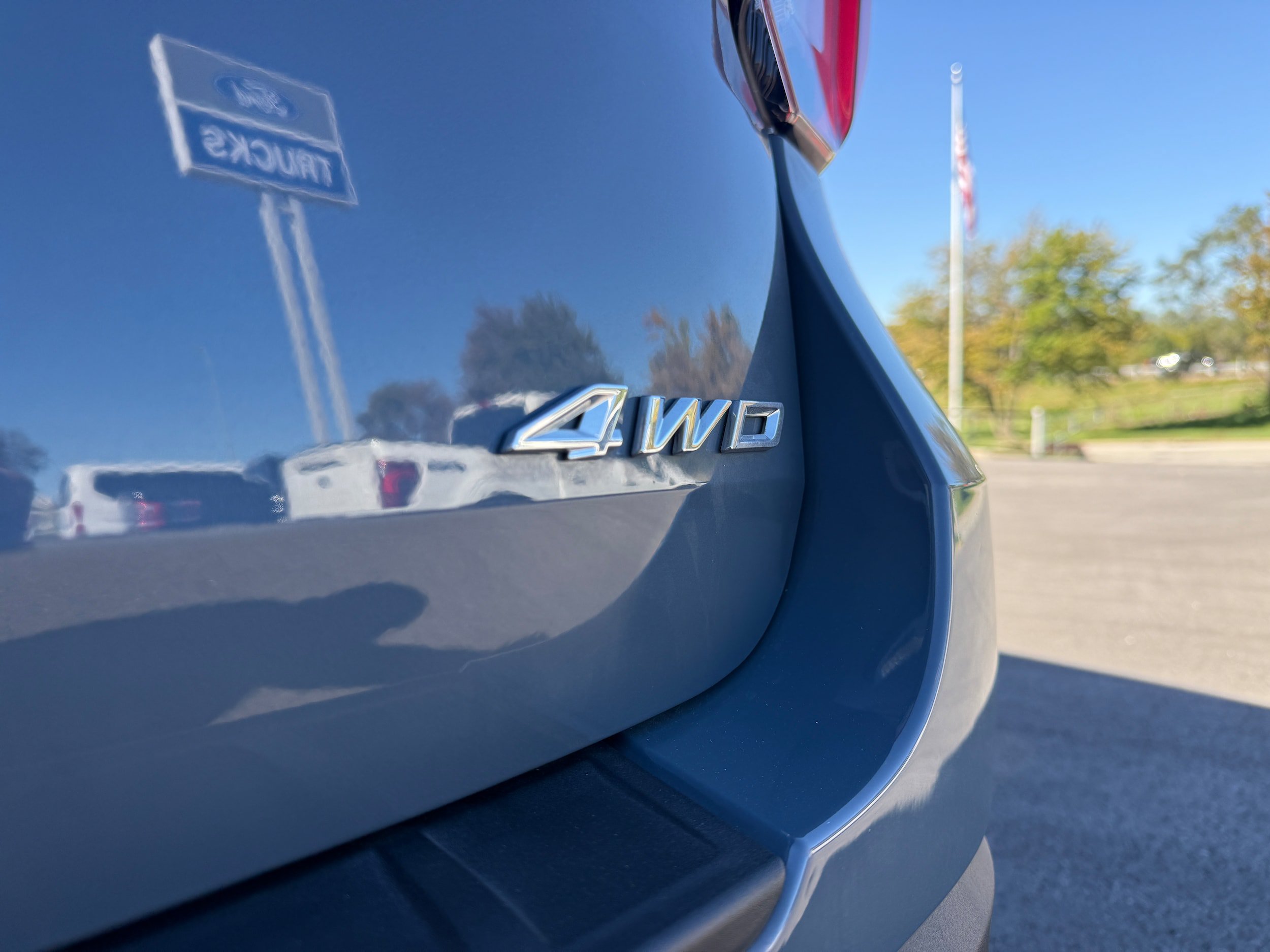 Used 2025 Ford Explorer Active AWD/4WD image 8