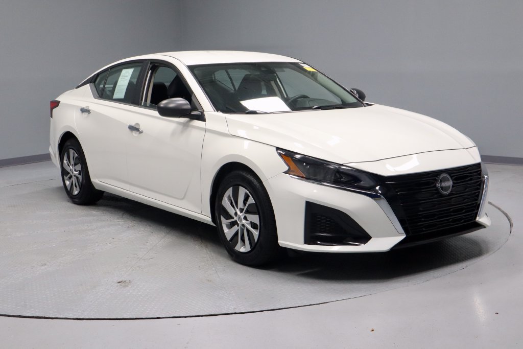 Certified 2025 Nissan Altima 2.5 S FWD image 1