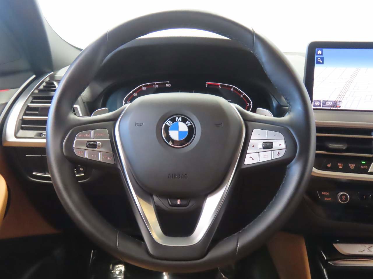 Used 2025 BMW X4 xDrive30i image 9
