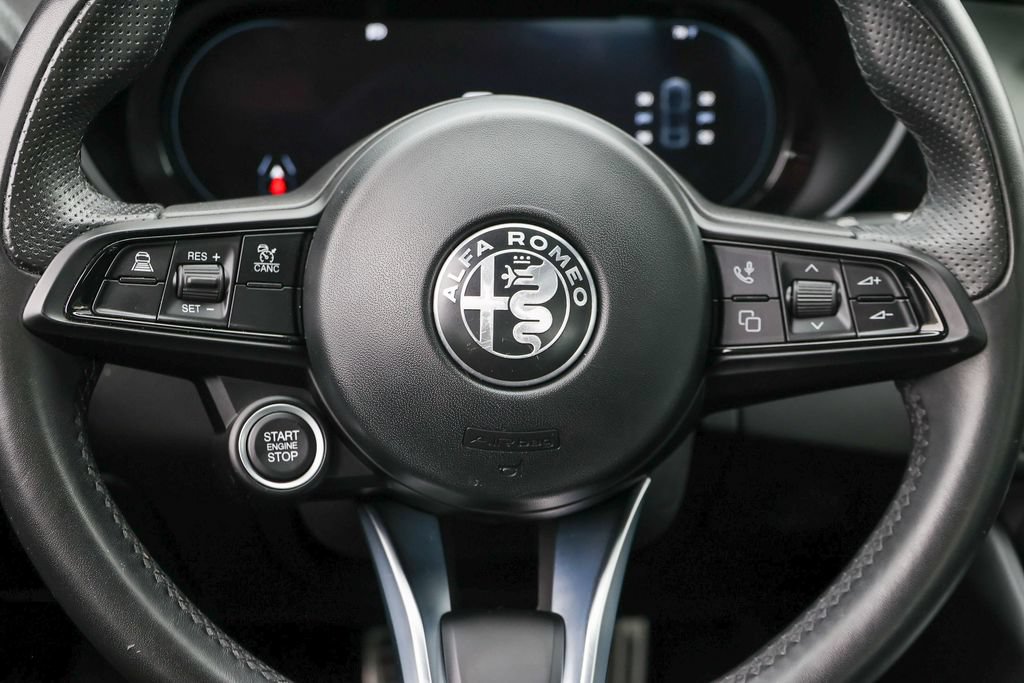 Used 2024 Alfa Romeo Giulia Ti AWD/4WD image 9