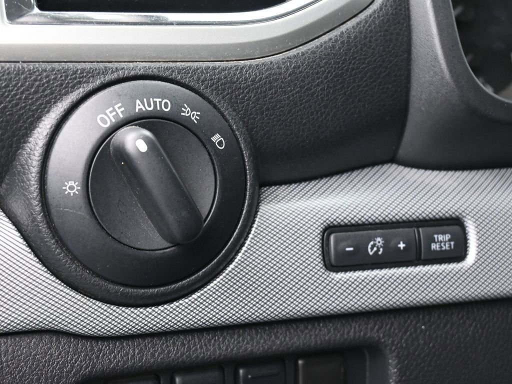 Used 2018 Nissan Titan PRO-4X w/ Pro-4x Convenience Package image 16