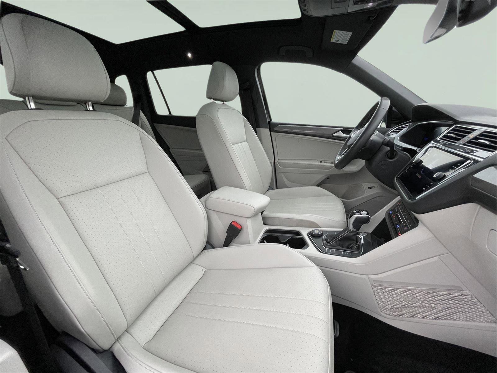 Used 2023 Volkswagen Tiguan SE R-Line image 22