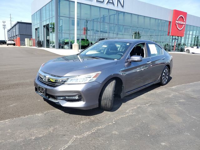 Used 2017 Honda Accord Touring image 2