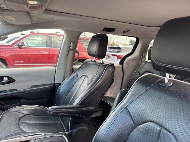 Used 2024 Chrysler Pacifica Limited image 13