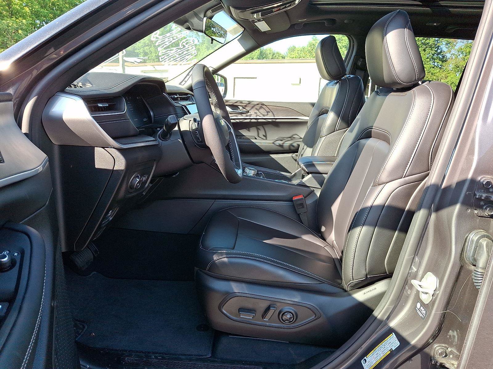 New 2025 Jeep Grand Cherokee Limited w/ MOPAR Finishing Package AWD/4WD image 10