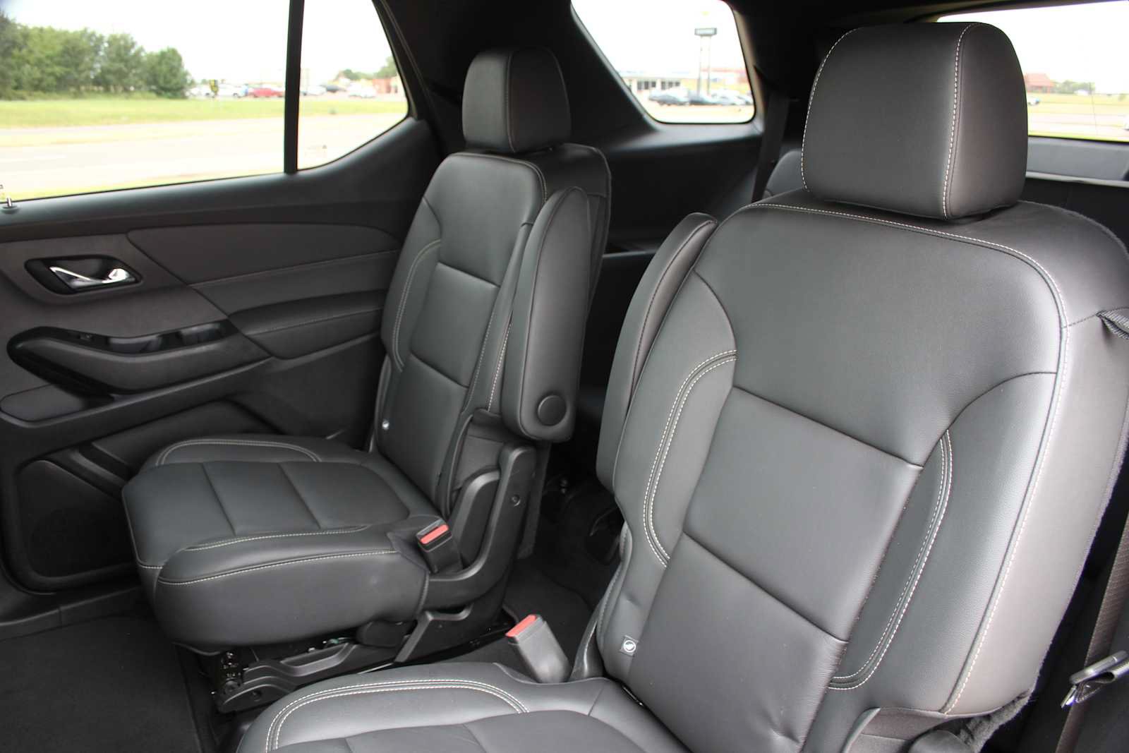 Used 2023 Chevrolet Traverse LT FWD image 26