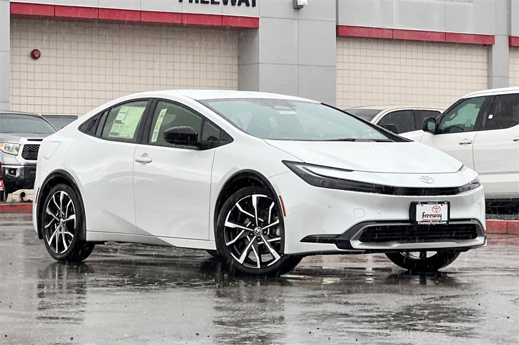 New 2026 Toyota Prius Plug-In Hybrid video 2